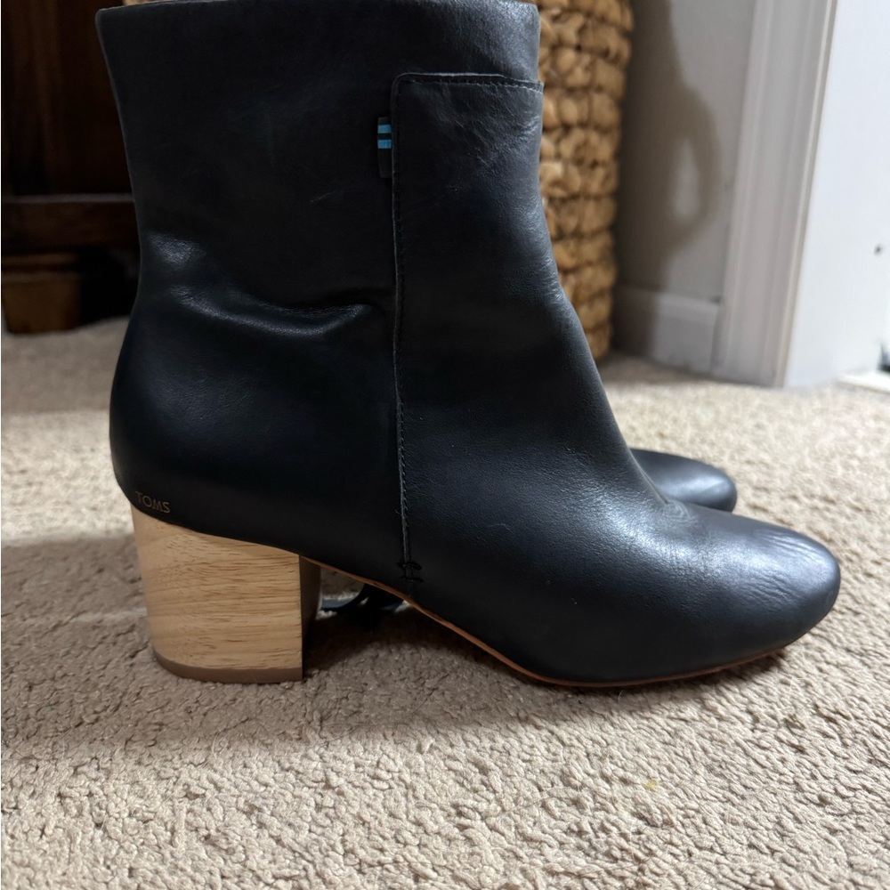 TOMS Black Leather Women's Boots